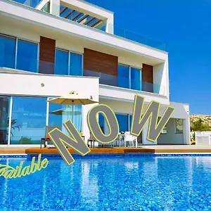 Beachfront Luxury Idania איה נאפה